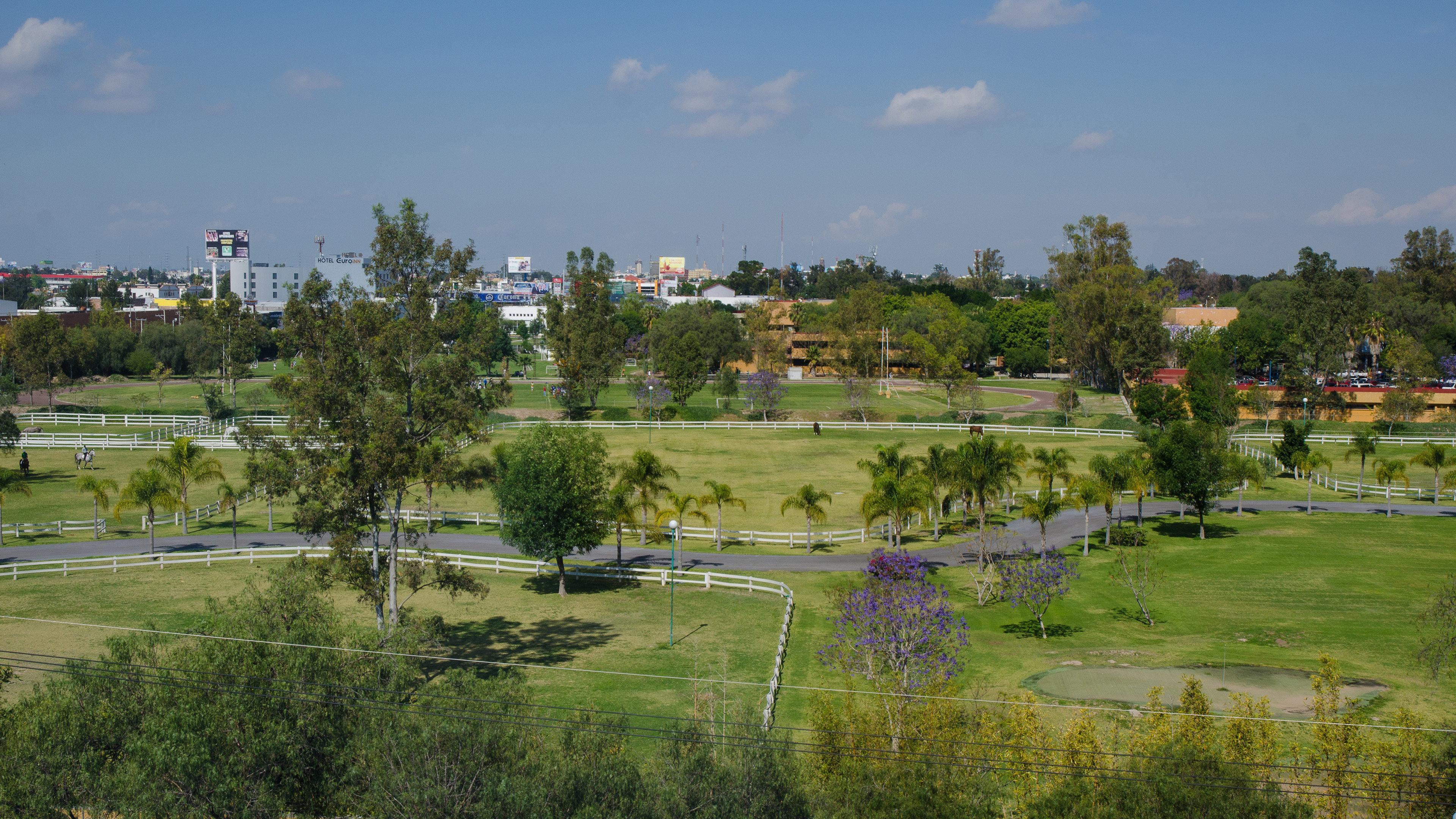Holiday Inn Express And Suites Celaya By Ihg Esterno foto